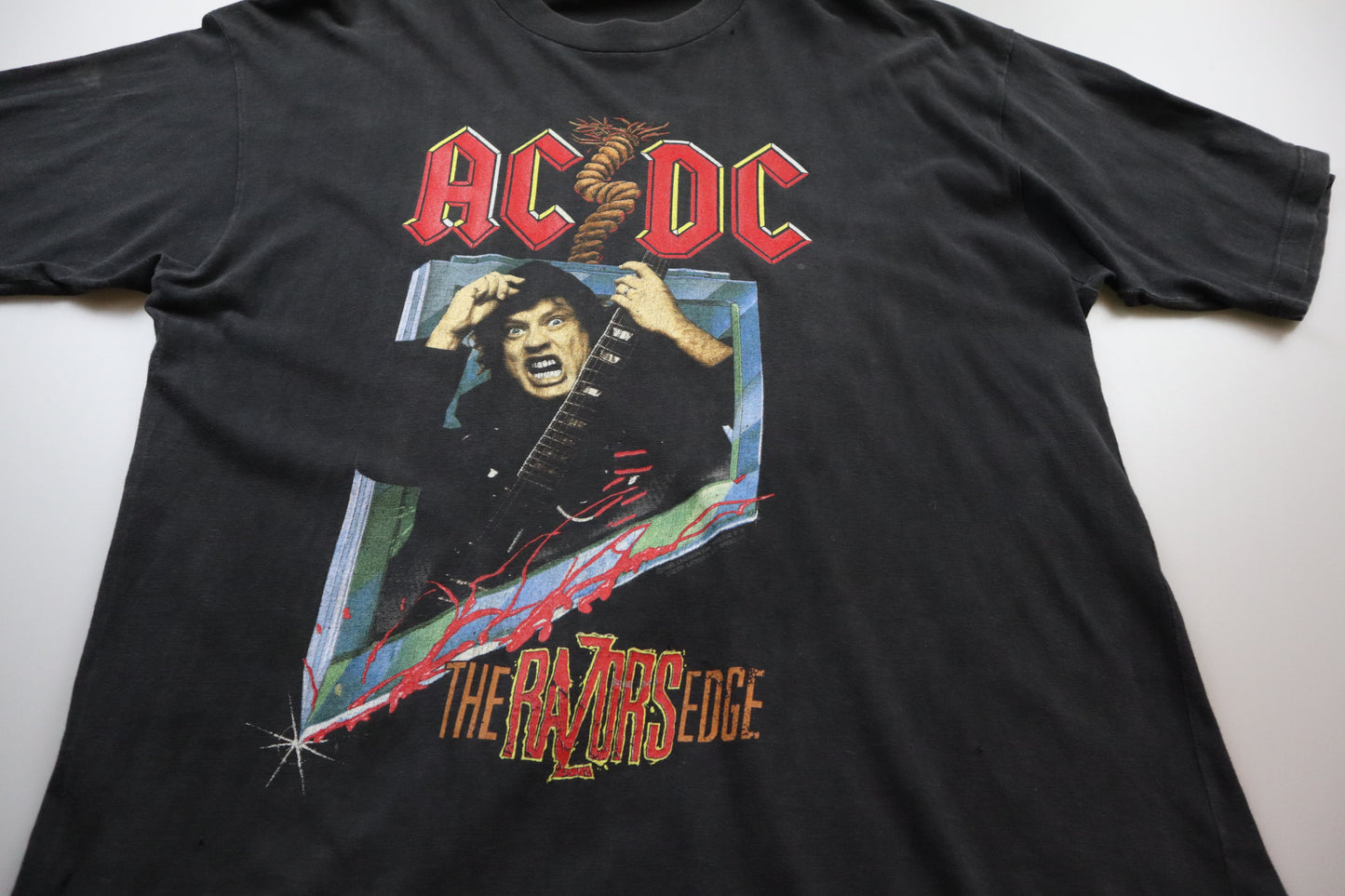 1990 AC/DC “The Razor’s Edge” T-Shirt – L